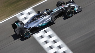 F1 GP Espagne 2014 Mercedes Hamilton ligne d'arrivée