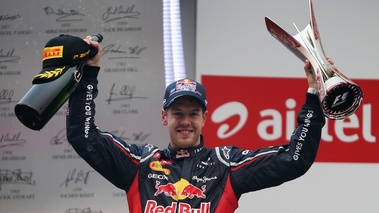 F1 GP Inde 2012 podium champagne et coupe