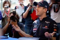 Japon 2011 portrait Vettel séance d'autographes