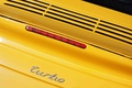 Cars & Coffee Paris - Porsche 996 Turbo jaune logo capot moteur
