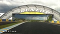 Sur le circuit du Mans en Land Rover V8