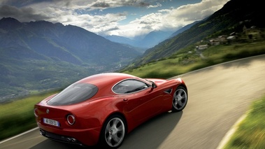 Alfa Romeo 8C Competizione rouge 3/4 arrière extérieur
