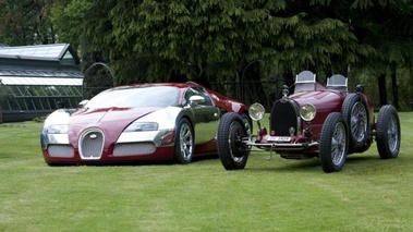 Bugatti Veyron Centenaire-rouge-Villa d'Este, aux côtés de la Type 35