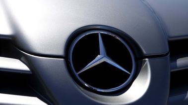 Mercedes-Benz constructeur d'automobiles fondé en 1926 par Karl Benz et Gottlieb Daimler