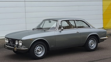 ALFA ROMEO GTV 2000 Coupé Bertone 1971 - 