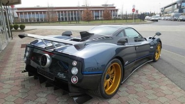 PAGANI Zonda Tricolore - VENDU 2010 - 3/4 avant droit