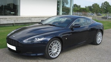 ASTON MARTIN DB9 - VENDU 2005 - 3/4 avant gauche