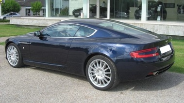 ASTON MARTIN DB9 - VENDU 2005 - 3/4 avant gauche