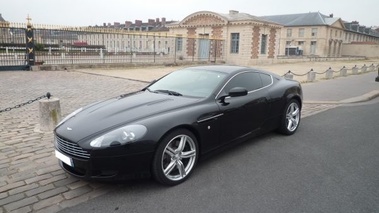 ASTON MARTIN DB9 - VENDU 2008 - 3/4 avant gauche