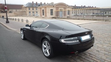 ASTON MARTIN DB9 - VENDU 2008 - 3/4 avant gauche