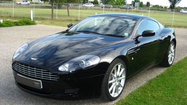 ASTON MARTIN DB9 - VENDU 2009 - 3/4 avant gauche