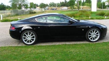 ASTON MARTIN DB9 - VENDU 2009 - profil