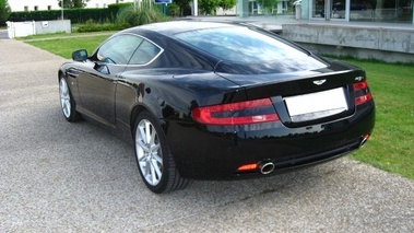 ASTON MARTIN DB9 - VENDU 2009 - 3/4 avant gauche