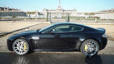 ASTON MARTIN V8 Vantage - VENDU 2012 - profil