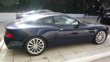 ASTON MARTIN Vanquish - VENDU 2002 - profil