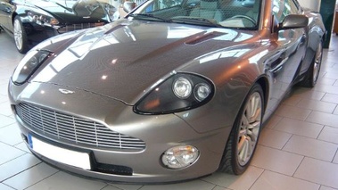 ASTON MARTIN Vanquish - VENDU 2003 - 3/4 avant gauche