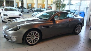 ASTON MARTIN Vanquish - VENDU 2003 - profil