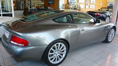 ASTON MARTIN Vanquish - VENDU 2003 - 3/4 avant gauche