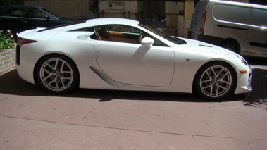 AUTRE MARQUE Lexus LFA 2011 - profil 2