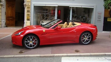 FERRARI California - VENDU 2010 - profil