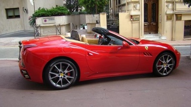 FERRARI California - VENDU 2010 - profil